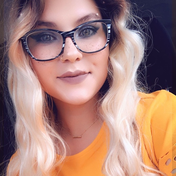 Meet your buyer/seller!💋 - Picture 17 of 17